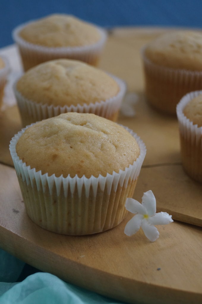 Basic Vanilla Cupcakes